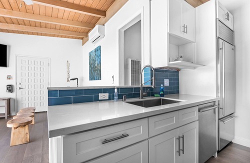 Central Malibu Condo | Modern Malibu Road Oceanfront Beach House with AC PRIVATE BEACH