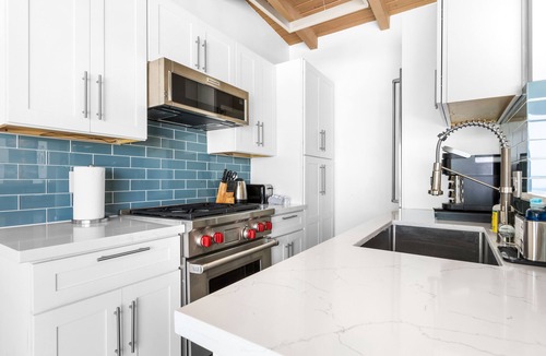 Central Malibu Condo | Modern Malibu Road Oceanfront Beach House with AC PRIVATE BEACH