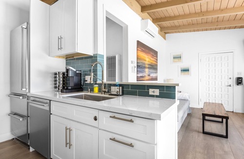 Central Malibu Condo | Modern Malibu Road Oceanfront Beach House with AC PRIVATE BEACH