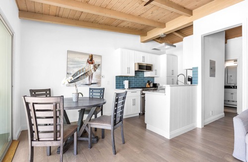 Central Malibu Condo | Modern Malibu Road Oceanfront Beach House with AC PRIVATE BEACH