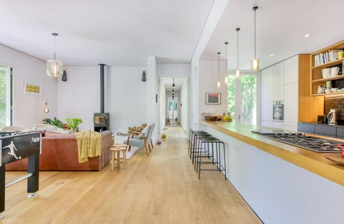 Constantia Villa | Modern Minimalism in a Lush Garden Setting