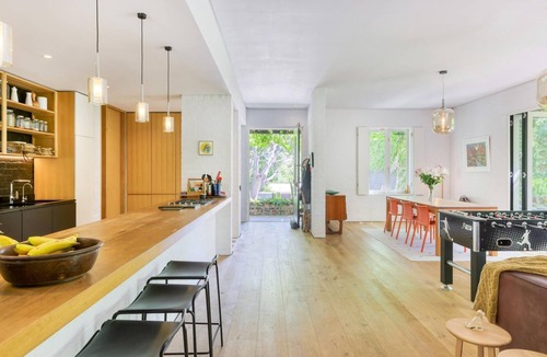 Constantia Villa | Modern Minimalism in a Lush Garden Setting