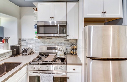 Thousand Oaks House | Modern Newbury Park Retreat near Thousand Oaks & Malibu