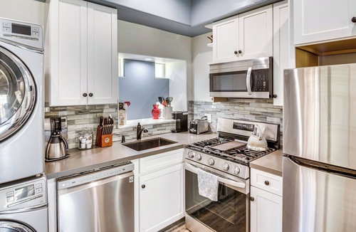 Thousand Oaks House | Modern Newbury Park Retreat near Thousand Oaks & Malibu