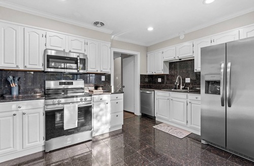 College Park House | Modern & Peaceful 3BR Home - Near DC & UMD - Walk to Metro & Arts District