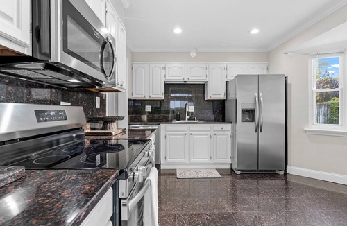 College Park House | Modern & Peaceful 3BR Home - Near DC & UMD - Walk to Metro & Arts District