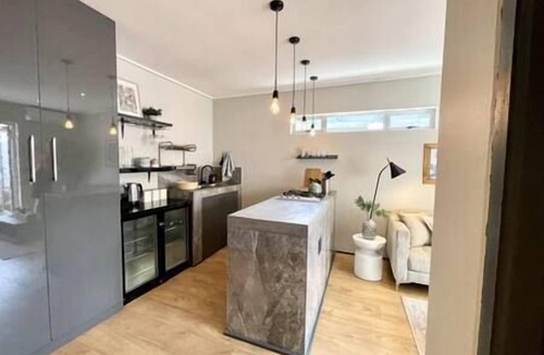 Die Boord House | Modern Private Flat, Aircon, Secure Parking