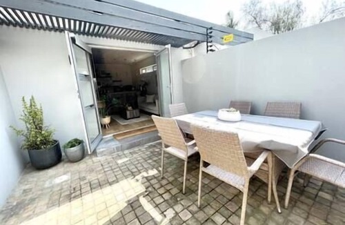 Die Boord House | Modern Private Flat, Aircon, Secure Parking