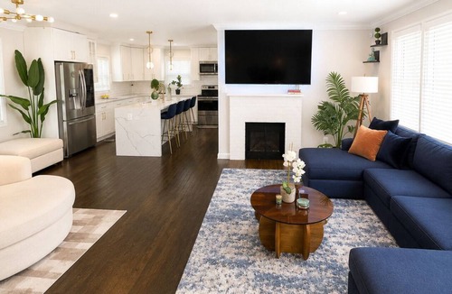 Hillcrest Heights House | Modern Retreat - Hot Tub - EV Charger - 15 Mins to DC