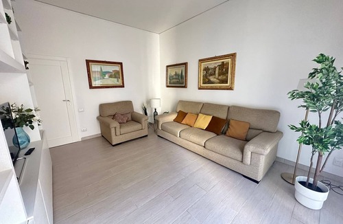 Lungarno del Tempio Apartment | Modern River House, Florence