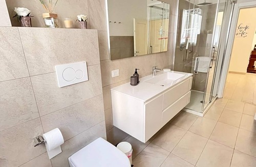 Lungarno del Tempio Apartment | Modern River House, Florence