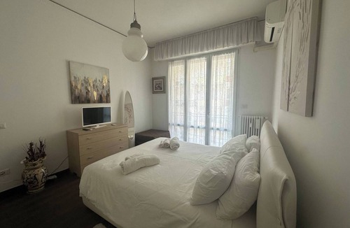 Lungarno del Tempio Apartment | Modern River House, Florence