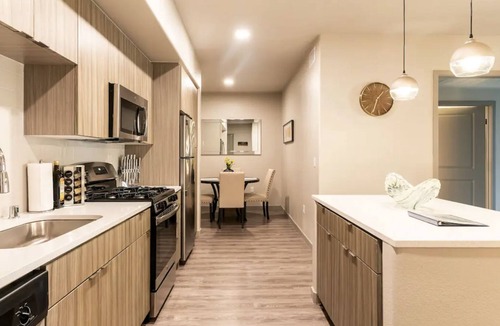 Camarillo Apartment | Modern ste w/♛King Bd, WIFI+YT TV, 15min ➼Oxnard
