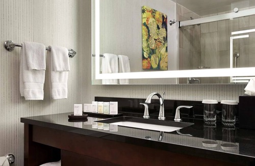 Friendship Heights Hotel | Modern Suites Near National Zoo | Family Friendly | 2 Units w/Pool & Breakfast!