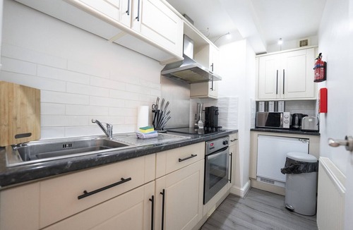 City Centre Apartment | Modern Townhouse Apartment in Stratford upon Avon