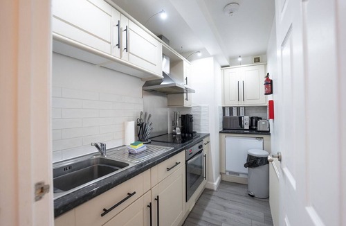 City Centre Apartment | Modern Townhouse Apartment in Stratford upon Avon