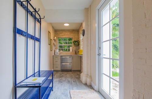 Estate East Street Condo | Moko Jumbie House - "Historic Suite" A Modern 1-Bedroom Oasis.
