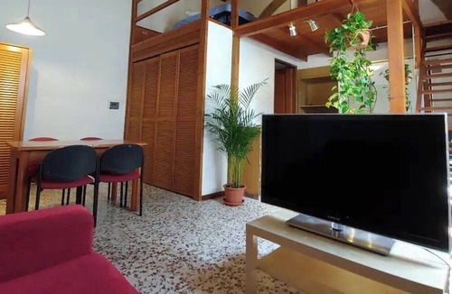 Florence Apartment | Monolocale ristrutturato in un ex borgo medievale a Firenze.