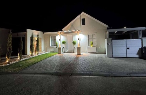 Stellenbosch House | Montblanc 3 Bed 3 Bath House in 24/7 secure Estate
