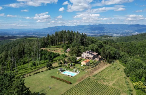 Montegrossi Villa | Montelucci Chianti - Agrivilla with 14 beds with private pool