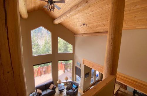 Fairways Ski Chalet | Morrisey Chalet at Sun Peaks
