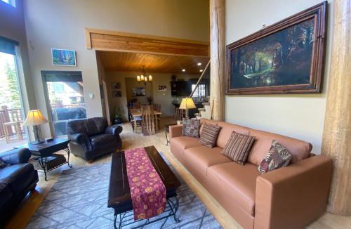 Fairways Ski Chalet | Morrisey Chalet at Sun Peaks