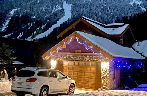 Fairways Ski Chalet | Morrisey Chalet at Sun Peaks