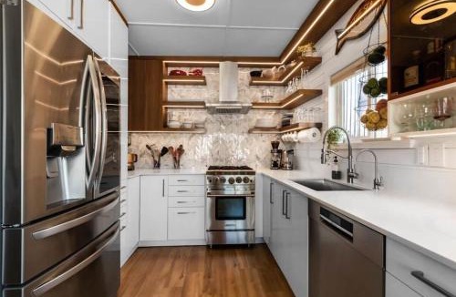 Lower Lonsdale Boat Rental | Mosquito Creek Floating Boat Shed