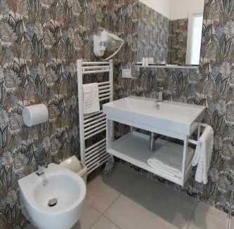 Cingia De' Botti Hotel | MOTEL CIRCUIT DRIVE