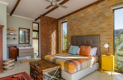 Wolseley House | Mountain Bungalow private hot tub&swimming pool