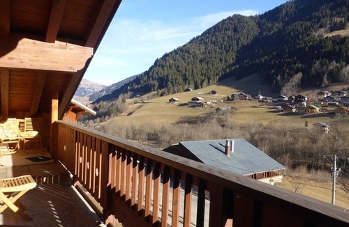 Beaufort Apartment | Mountain-style triplex 12 pers, private box, garage, balcony, close to amenities