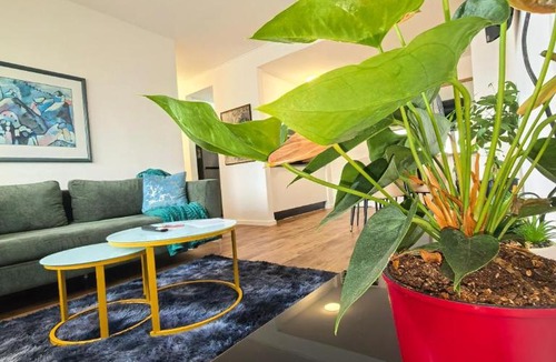 Three Anchor Bay Apartment | Mountain View