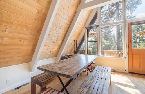 Talmont House | Mountaineer by AvantStay Classic A Frame w/ a Great View & Access To Lake Tahoe Park Association