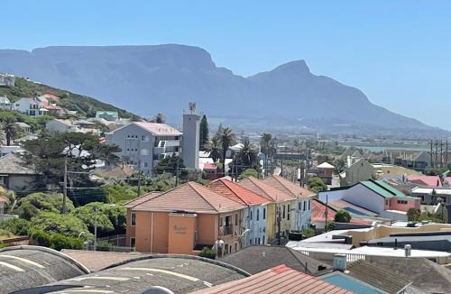 Muizenberg Apartment | Muizenberg apartment 100m from beach