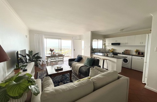 Muizenberg Apartment | Muizenberg Escape; Serene Ocean Views from The Mountainside