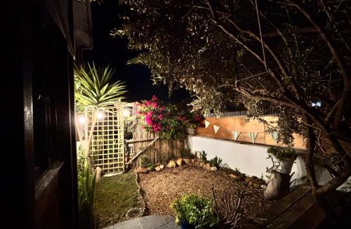 Muizenberg Apartment | Muizenberg Sea Search Self Catering