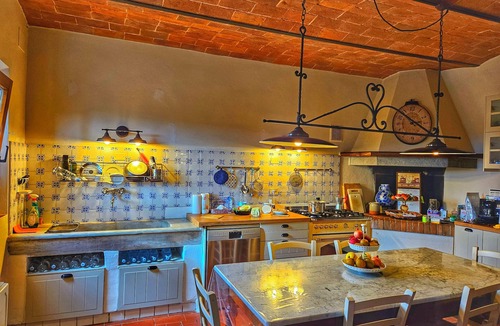 Palaia House | MY TUSCANY VILLA: Absolute privacy, between pine and olive trees