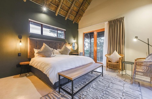 Beestekraal Cabin | Mziki Safari Lodge