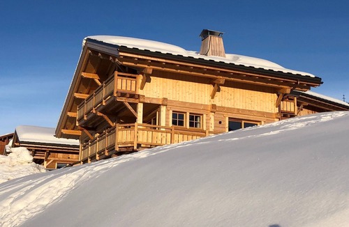 Notre-Dame-de-Bellecombe Ski Chalet | Nanook chalet in the heart of the diamond area