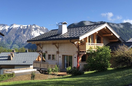 Notre-Dame-de-Bellecombe Ski Chalet | Nanook chalet in the heart of the diamond area