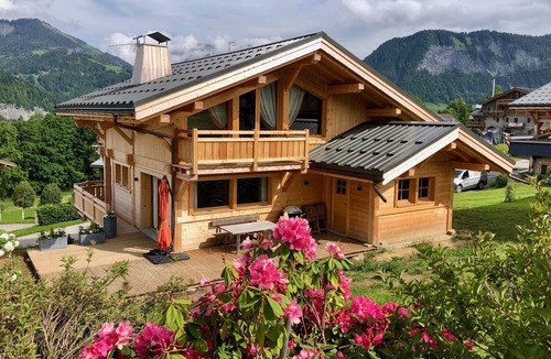 Notre-Dame-de-Bellecombe Ski Chalet | Nanook chalet in the heart of the diamond area