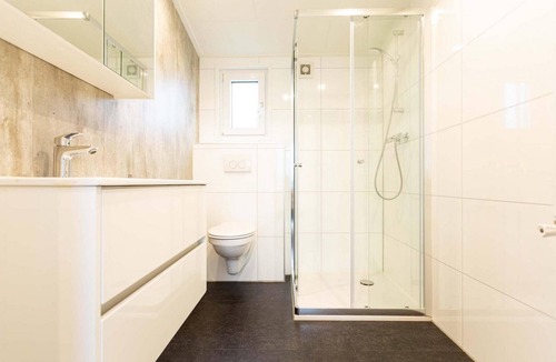 Berkhout Ski Chalet | ✓ Natuurlodge at Park Westerkogge ✓ Holiday home for 4 people ✓ Located in Berkhout (North Holland) ✓ Waterfront holiday resort ✓ Book directly at the resort