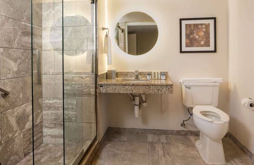 West Laurel Hotel | Near Towne Centre at Laurel + On-site Dining & Gym