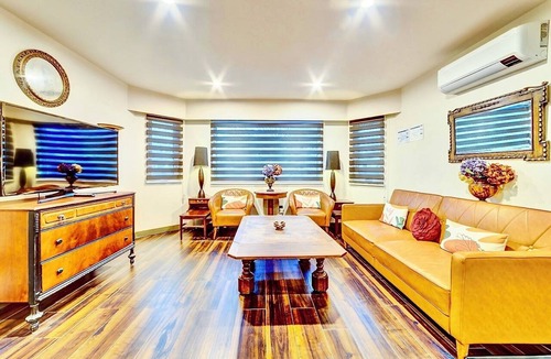 Knight House | Neocolonial Quarters