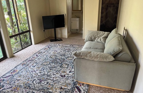 Moruya Heads House | Nestled in the bush overlooking the river and 5 minutes to patrolled beach