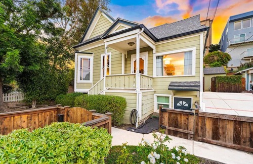 Ventura Apartment | Netflix, Stocked Kitchenette, Beach Gear