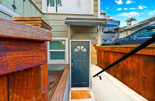 Ventura Apartment | Netflix, Stocked Kitchenette, Beach Gear