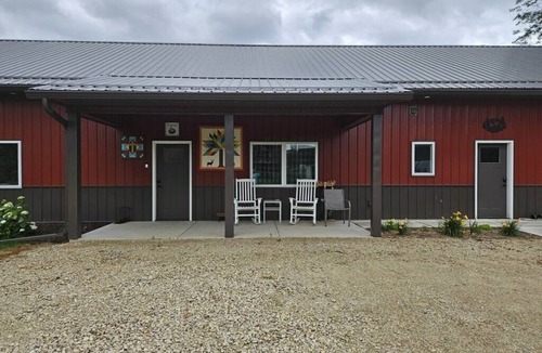 Wautoma House | New 4-bedroom for rent during EAA! Sleeps 17, large loft and three bedrooms!