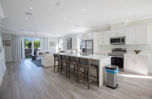 Palm Cay House | New 4 Bedroom, just 60 steps from the Beach and Pool in Gated Community