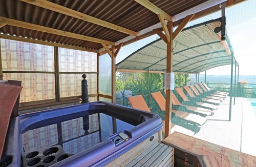 Montecastelli Apartment | (NEW) Apartment (F) with swimming pool, jacuzzi and tennis court in Tuscany